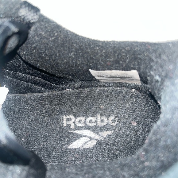 Women’s Black Classic Reebok Sneakers with Gum Sole - Picture 4 of 15